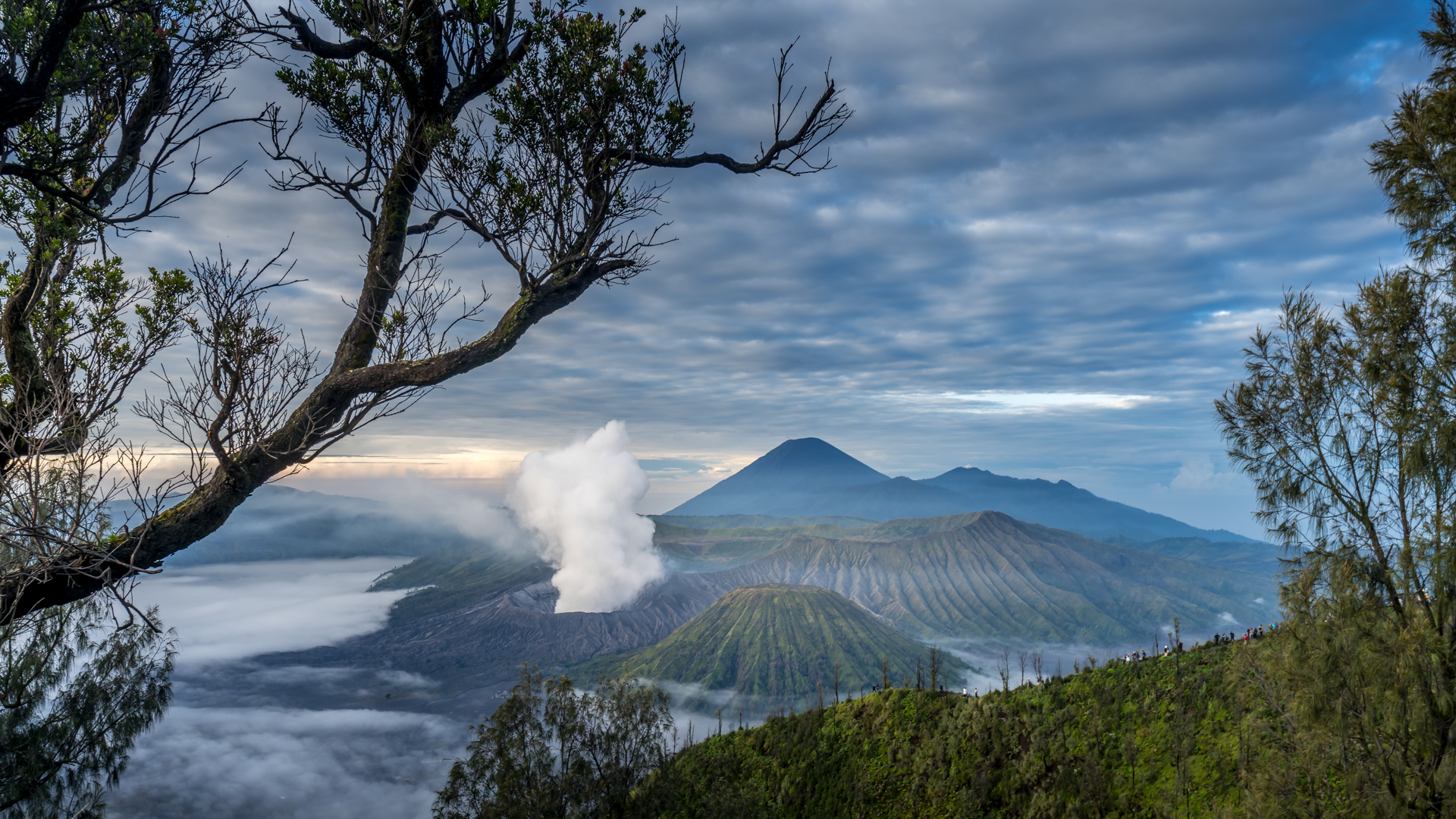Indonesia Discovery: Culture, Coastlines & Volcanic Views
